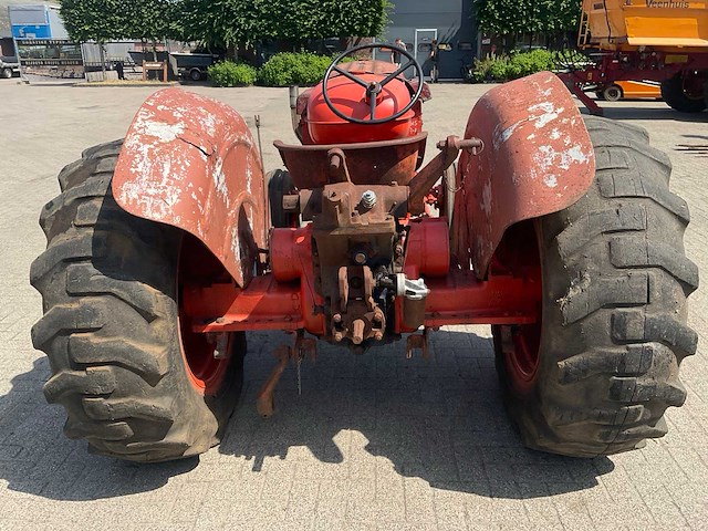 Nuffield 10/60 oldtimer tractor - afbeelding 18 van  21