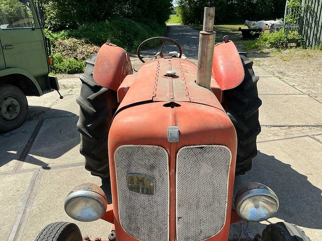 Nuffield universal bmg diesel oldtimer tractor - afbeelding 2 van  21