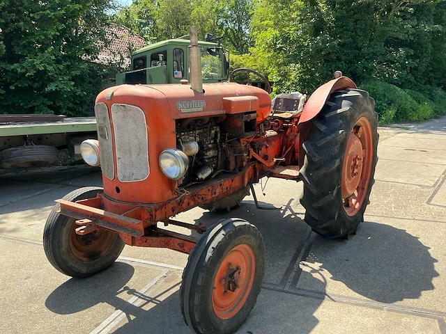 Nuffield universal bmg diesel oldtimer tractor - afbeelding 1 van  21
