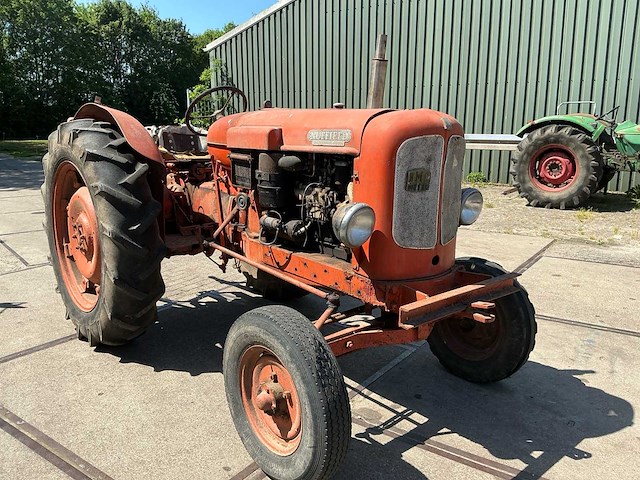 Nuffield universal bmg diesel oldtimer tractor - afbeelding 15 van  21
