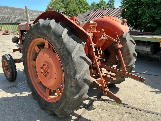 Nuffield universal bmg diesel oldtimer tractor - afbeelding 18 van  21