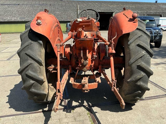 Nuffield universal bmg diesel oldtimer tractor - afbeelding 19 van  21
