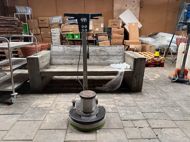 Numatic - 1515 - schrob-zuigmachine - afbeelding 1 van  4