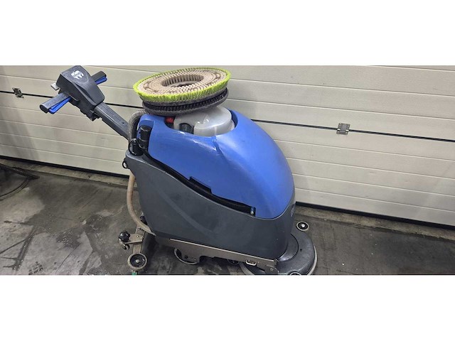 Numatic - schrob - dweilmachine - afbeelding 1 van  4