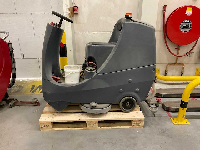 Numatic crg8072/120t vloerreiniger - afbeelding 1 van  9