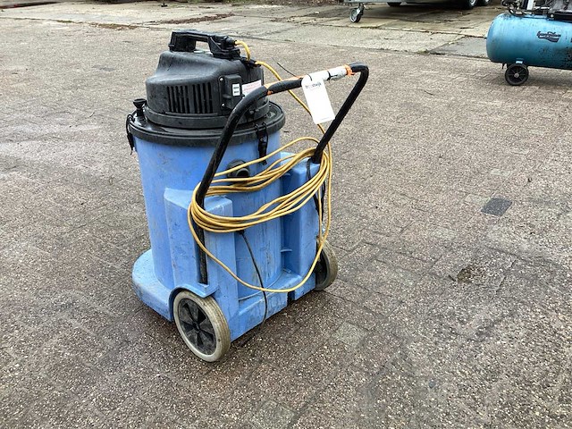 Numatic industriële stofzuiger - afbeelding 1 van  2