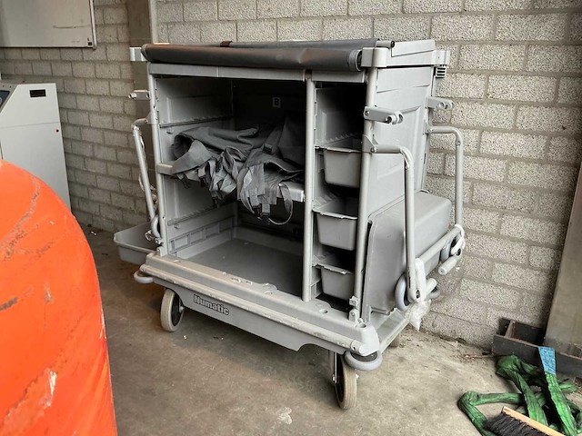 Numatic schoonmaakwagen - afbeelding 1 van  5
