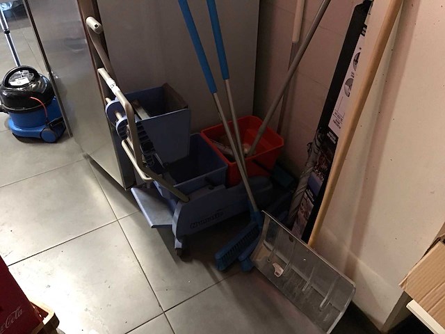 Numatic schoonmaakwagen - afbeelding 1 van  4