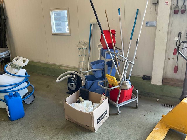 Numatic schoonmaakwagen - afbeelding 1 van  3