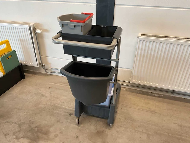 Numatic schoonmaakwagen - afbeelding 2 van  2