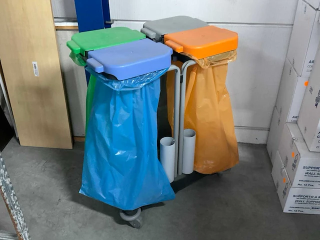 Numatic schoonmaakwagen - afbeelding 2 van  2