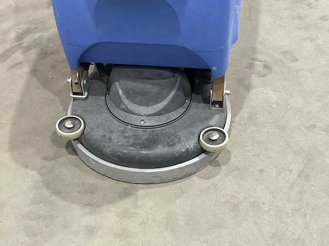 Numatic schrobmachine - afbeelding 6 van  9