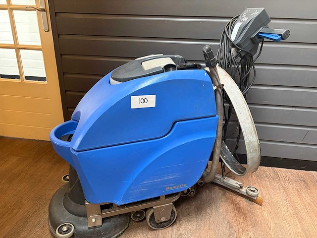 Numatic tt3450s vloerboen- en reinigingsmachine - afbeelding 1 van  2