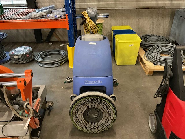 Numatic tt4045 vloerreiniger - afbeelding 1 van  4