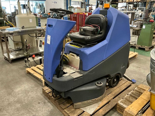 Numatic ttv 678/300 t zelfrijdende veegmachine - afbeelding 1 van  14