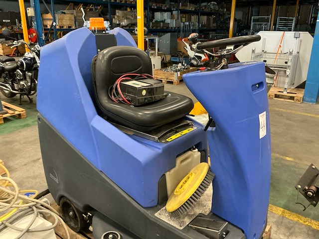 Numatic ttv 678/300 t zelfrijdende veegmachine - afbeelding 8 van  14