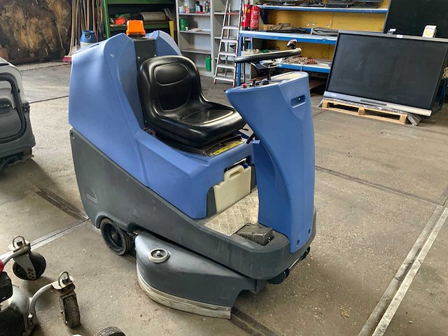 Numatic tvv 678/300t vloerreiniger - afbeelding 6 van  12