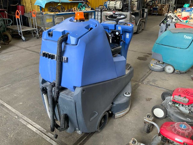 Numatic tvv 678/300t vloerreiniger - afbeelding 8 van  12