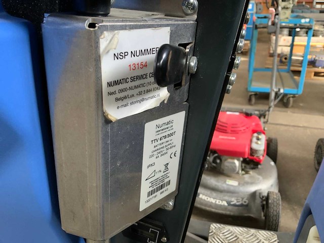Numatic tvv 678/300t vloerreiniger - afbeelding 11 van  12