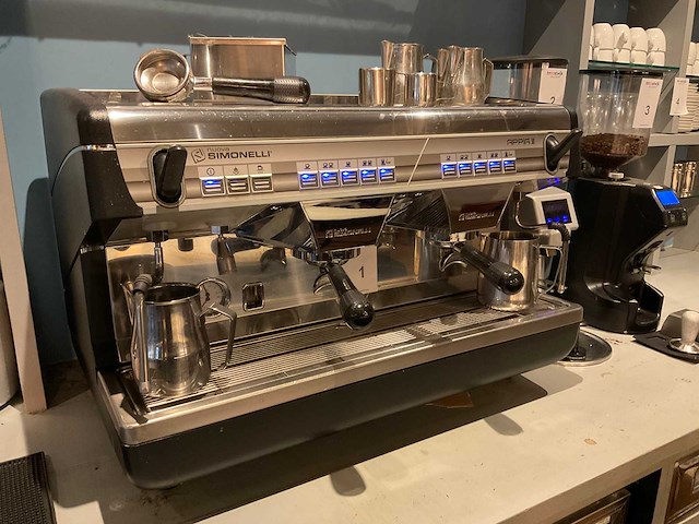 Nuova simonelli appia koffiemachine - afbeelding 1 van  7