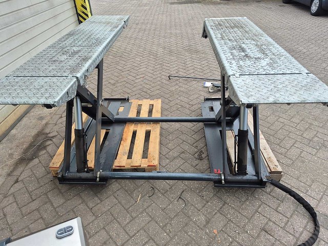 Nussbaum - 2023 - sprinter mobil 30000 - poetsbrug / banden brug - afbeelding 1 van  11