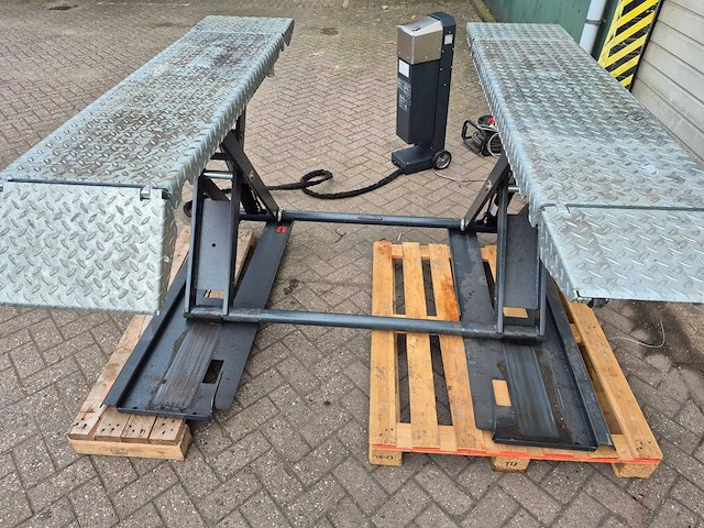 Nussbaum - 2023 - sprinter mobil 30000 - poetsbrug / banden brug - afbeelding 4 van  11