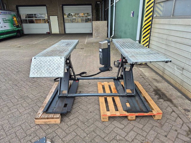 Nussbaum - 2023 - sprinter mobil 30000 - poetsbrug / banden brug - afbeelding 7 van  11