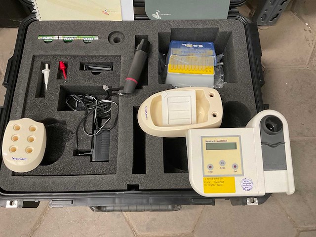 Nycocard reader ll analyse apparaat - afbeelding 2 van  6