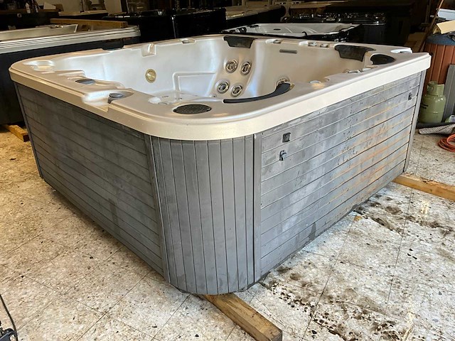 O2 spas spectrum jacuzzi - afbeelding 1 van  15