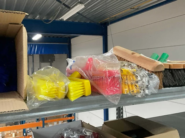 Oa bezems, div soorten vikan wissers, doodlebugs, etc partij schoonmaak artikelen - afbeelding 13 van  26