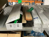 Oa bezems, div soorten vikan wissers, doodlebugs, etc partij schoonmaak artikelen - afbeelding 26 van  26