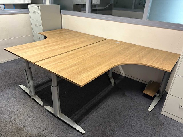 O.a. gispen kantoorinventaris - afbeelding 1 van  8