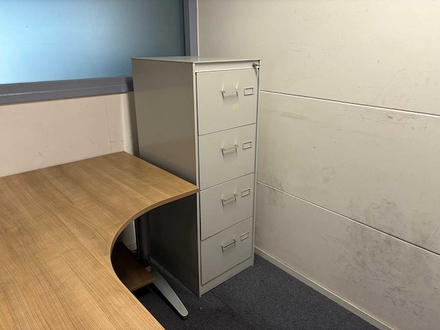 O.a. gispen kantoorinventaris - afbeelding 3 van  8