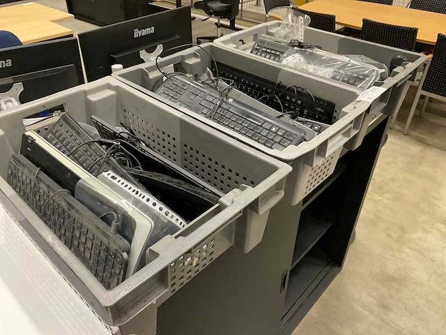 O.a. logi, microsoft toetsenborden en muizen (3x) - afbeelding 2 van  5
