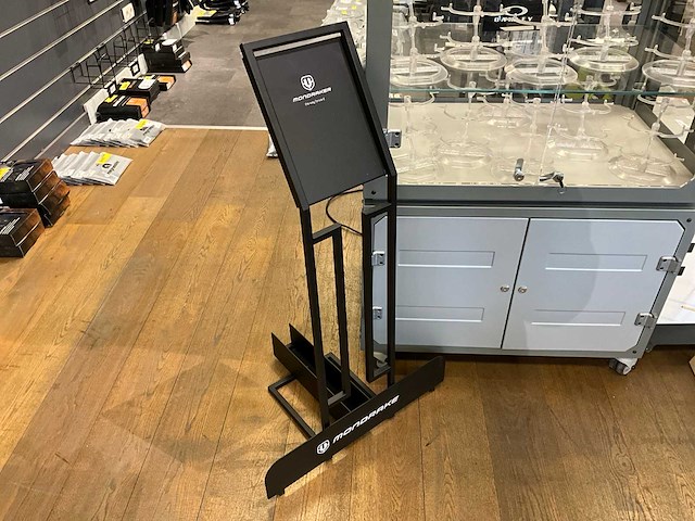 Oakley brillen vitrinekast - afbeelding 4 van  12