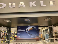 Oakley brillen vitrinekast - afbeelding 11 van  12