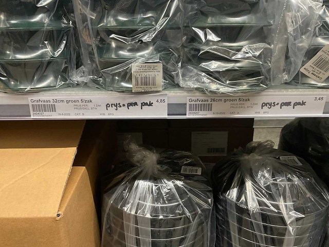 Oasis schaaltjes, grafvazen, floristen vazen en emmers - afbeelding 4 van  33