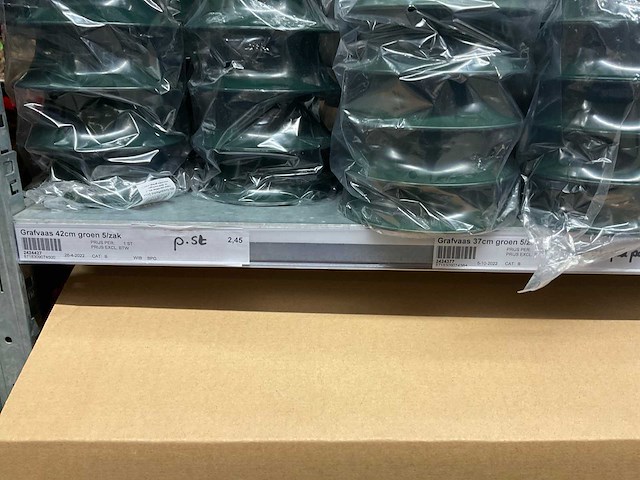 Oasis schaaltjes, grafvazen, floristen vazen en emmers - afbeelding 5 van  33