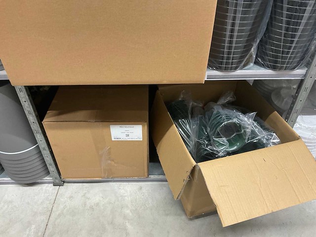 Oasis schaaltjes, grafvazen, floristen vazen en emmers - afbeelding 8 van  33