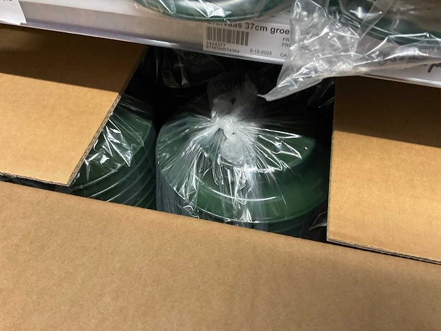 Oasis schaaltjes, grafvazen, floristen vazen en emmers - afbeelding 9 van  33