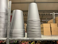 Oasis schaaltjes, grafvazen, floristen vazen en emmers - afbeelding 10 van  33