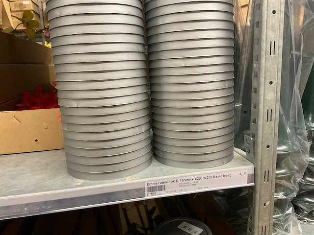 Oasis schaaltjes, grafvazen, floristen vazen en emmers - afbeelding 14 van  33