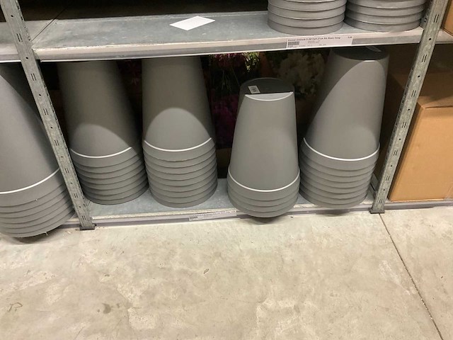 Oasis schaaltjes, grafvazen, floristen vazen en emmers - afbeelding 16 van  33