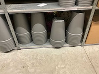 Oasis schaaltjes, grafvazen, floristen vazen en emmers - afbeelding 16 van  33