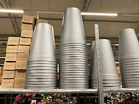 Oasis schaaltjes, grafvazen, floristen vazen en emmers - afbeelding 18 van  33