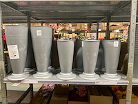 Oasis schaaltjes, grafvazen, floristen vazen en emmers - afbeelding 19 van  33