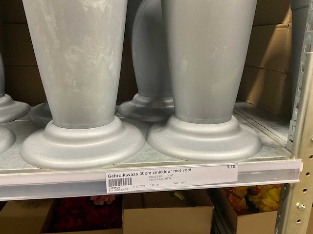 Oasis schaaltjes, grafvazen, floristen vazen en emmers - afbeelding 20 van  33