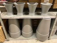 Oasis schaaltjes, grafvazen, floristen vazen en emmers - afbeelding 22 van  33