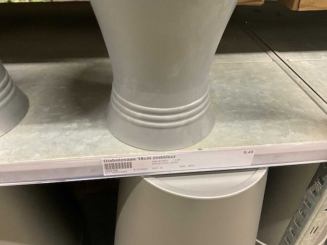 Oasis schaaltjes, grafvazen, floristen vazen en emmers - afbeelding 24 van  33