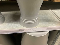 Oasis schaaltjes, grafvazen, floristen vazen en emmers - afbeelding 24 van  33